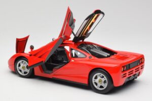 McLaren F1 Magma Red Minichamps 1:18 530133422 Diecast - image 5 of 8