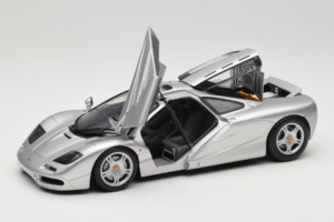 McLaren F1 Silver UT Models 1:18 530133180-R1 Diecast - image 2 of 8