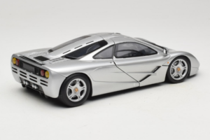 McLaren F1 Silver UT Models 1:18 530133180-R1 Diecast - image 3 of 8