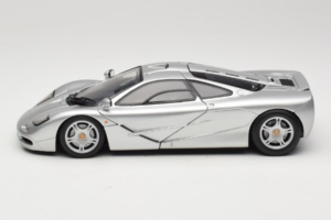 McLaren F1 Silver UT Models 1:18 530133180-R1 Diecast - image 4 of 8
