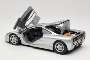 McLaren F1 Silver UT Models 1:18 530133180-R1 Diecast - image 5 of 8