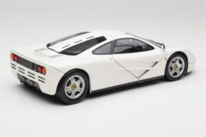 McLaren F1 White Minichamps 1:18 530133424 Diecast - image 3 of 8