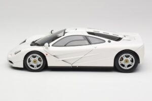 McLaren F1 White Minichamps 1:18 530133424 Diecast - image 4 of 8