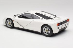 McLaren F1 White Minichamps 1:18 530133424 Diecast - image 7 of 8