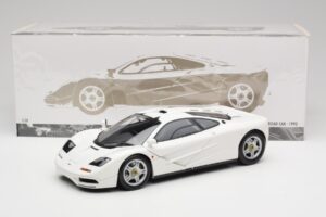 McLaren F1 White Minichamps 1:18 530133424 Diecast - image 8 of 8