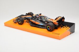 McLaren MCL60 #81 O. Piastri Australian GP 2023 Minichamps 1:18 533231881 Diecast - image 4 of 5