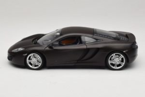 McLaren MP4-12C Matt Black Minichamps 1:18 110133021 Diecast - image 4 of 8