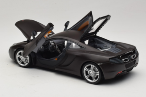 McLaren MP4-12C Matt Black Minichamps 1:18 110133021 Diecast - image 5 of 8