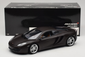 McLaren MP4-12C Matt Black Minichamps 1:18 110133021 Diecast - image 8 of 8