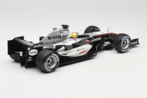 McLaren MP4-20 Mercedes #10 J.P. Montoya F1 2005 Minichamps 1:18 B66962338 Diecast - image 2 of 6