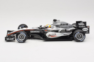 McLaren MP4-20 Mercedes #10 J.P. Montoya F1 2005 Minichamps 1:18 B66962338 Diecast - image 3 of 6