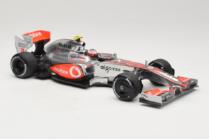 McLaren MP4-24 Mercedes #2 H. Kovalainen F1 2009 Dealer Edition Minichamps 1:18 B66960041 Diecast - image 4 of 7