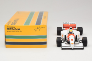 McLaren MP4/8 Ford #8 A. Senna Marlboro McLaren 1993 Minichamps 1:18 540931808 Diecast - image 6 of 7