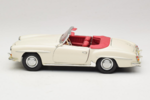 Mercedes 190SL White Maisto 1:18 50274 Diecast - image 4 of 8