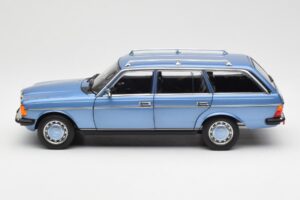Mercedes 200 S123 T-Model Diamond Blue Dealer Edition Norev 1:18 B66040671 Diecast - image 4 of 8