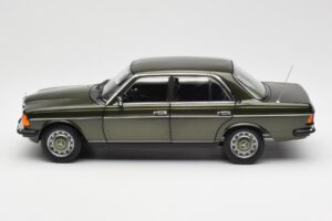 Mercedes 200 W123 Cypress Green Metallic Dealer Edition Norev 1:18 B66040654 Diecast - image 4 of 8