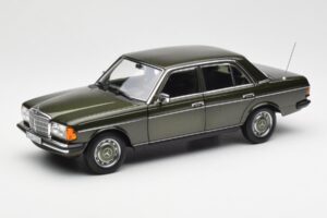 Mercedes 200 W123 Cypress Green Metallic Dealer Edition Norev 1:18 B66040654 Diecast