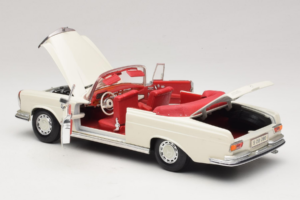 Mercedes 280 SE W108 White Maisto 1:18 52111 Diecast - image 5 of 8