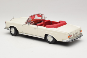 Mercedes 280 SE W108 White Maisto 1:18 52111 Diecast - image 7 of 8