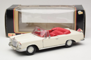 Mercedes 280 SE W108 White Maisto 1:18 52111 Diecast - image 8 of 8