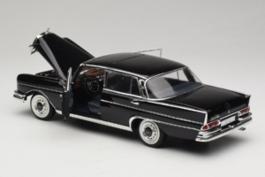 Mercedes 300 SE Black with Figures Revell 1:18 9050 Diecast - image 6 of 9