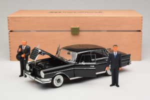 Mercedes 300 SE Black with Figures Revell 1:18 9050 Diecast - image 9 of 9