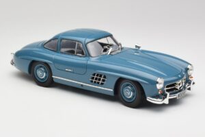 Mercedes 300 SL W198 Light Blue Minichamps 1:18 180039007 Diecast - image 6 of 8