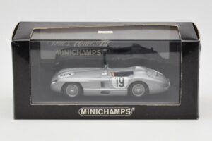 Mercedes 300 SLR #19 J.M. Fangio / S. Moss 24 Hours of Le Mans 1955 Minichamps 1:43 B66040253 Diecast - image 4 of 4