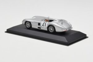 Mercedes 300 SLR #21 K. Kling / A. Simon 24 Hours of Le Mans 1955 Minichamps 1:43 432553021 Diecast - image 3 of 4