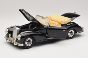 Mercedes 300S Black Maisto 1:18 52116-P1 Diecast - image 2 of 8