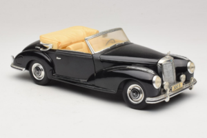 Mercedes 300S Black Maisto 1:18 52116-P1 Diecast - image 6 of 8
