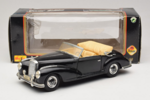 Mercedes 300S Black Maisto 1:18 52116-P1 Diecast - image 8 of 8