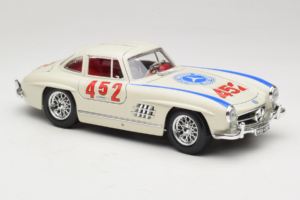 Mercedes 300SL #452 Mille Miglia 1955 White Bburago 1:18 3015-M2 Diecast - image 6 of 8