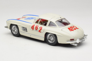 Mercedes 300SL #452 Mille Miglia 1955 White Bburago 1:18 3015-M2 Diecast - image 7 of 8