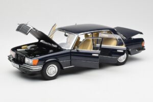 Mercedes 450 SEL 6.9 W116 Dark Blue Revell 1:18 8956 Diecast - image 2 of 8