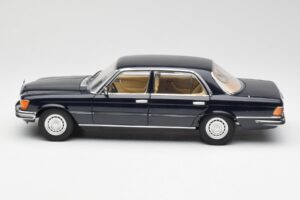 Mercedes 450 SEL 6.9 W116 Dark Blue Revell 1:18 8956 Diecast - image 4 of 8