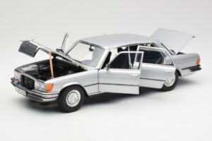 Mercedes 450 SEL 6.9 W116 Silver Revell 1:18 8955 Diecast - image 2 of 8