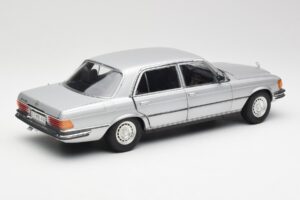 Mercedes 450 SEL 6.9 W116 Silver Revell 1:18 8955 Diecast - image 3 of 8