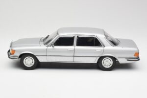 Mercedes 450 SEL 6.9 W116 Silver Revell 1:18 8955 Diecast - image 4 of 8