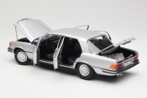 Mercedes 450 SEL 6.9 W116 Silver Revell 1:18 8955 Diecast - image 5 of 8