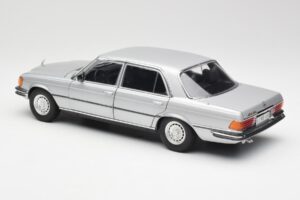 Mercedes 450 SEL 6.9 W116 Silver Revell 1:18 8955 Diecast - image 7 of 8