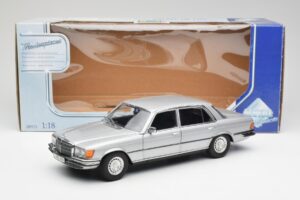 Mercedes 450 SEL 6.9 W116 Silver Revell 1:18 8955 Diecast - image 8 of 8