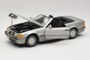 Mercedes SL 500 R129 Silver Revell 1:18 8801-P1 Diecast - image 2 of 8