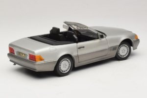 Mercedes SL 500 R129 Silver Revell 1:18 8801-P1 Diecast - image 3 of 8