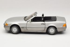Mercedes SL 500 R129 Silver Revell 1:18 8801-P1 Diecast - image 4 of 8