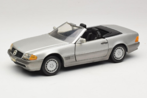 Mercedes SL 500 R129 Silver Revell 1:18 8801-P1 Diecast