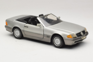 Mercedes SL 500 R129 Silver Revell 1:18 8801-P1 Diecast - image 6 of 8