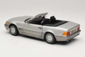 Mercedes SL 500 R129 Silver Revell 1:18 8801-P1 Diecast - image 7 of 8