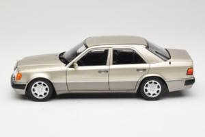 Mercedes 500E W124 Smoke Silver Dealer Edition Norev 1:18 B66040724 Diecast - image 4 of 8