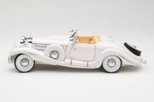 Mercedes 500K Special Roadster White Premiere Edition Maisto 1:18 536055 Diecast - image 4 of 8